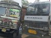 सफाई कार्य में लगे वाहन को ट्रक ने मारी टक्कर 