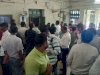 तहसील कार्यालय में अव्यवस्था से परेशान लोग