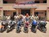 6 मोटरसाइकिल समेत तीन गिरफ्तार 
