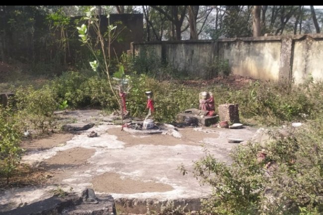 प्राचीन शिवलिंग की शुध लेनेवाला कोई नही