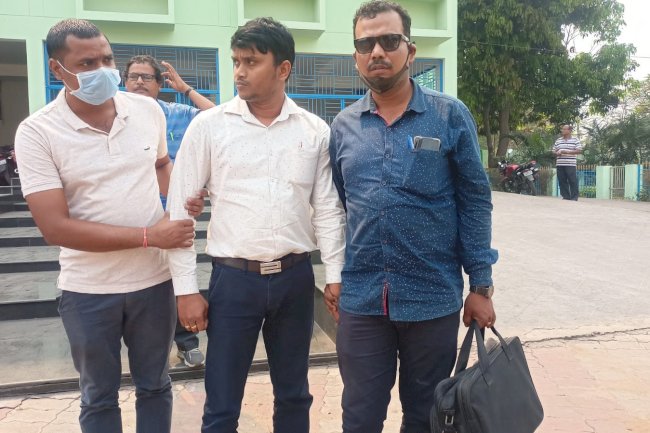 50 हजार की रिश्वत लेते कनिय अभियंता गिरफ्तार 