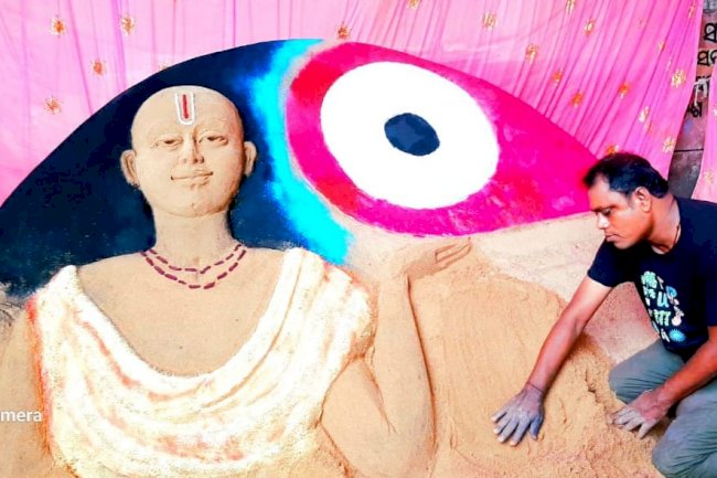 बालुका शिल्प कला  को देखने उमडी़ भीड़