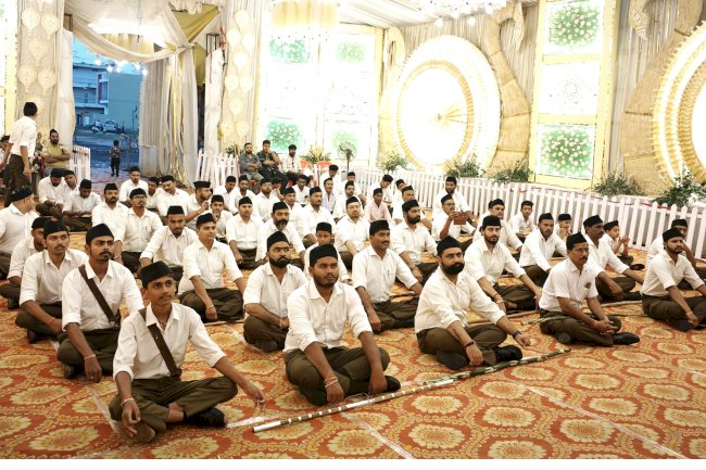 राष्ट्रीय स्वयंसेवक संघ के सौ वर्ष पूरे होने पर विशाल पथ संचालन संपन्न
