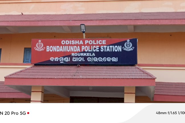बंडामुंडा में युवक ने फांसी लगाकर की आत्महत्या जांच में जुटी पुलिस.