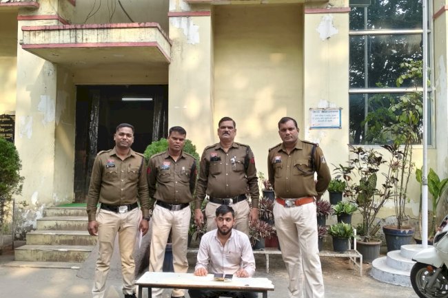 क्रिकेट के आनलाइन सट्टा संचालक पर कडी कार्रवाई एक गिरफ्तार अन्य फरार