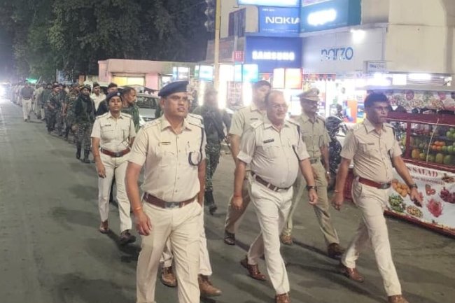 राउरकेला पुलिस का फ्लैग मार्च, होली को लेकर आम जनता के लिए परामर्श