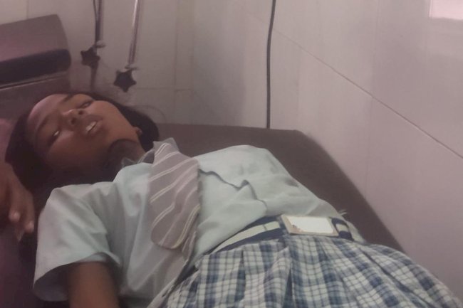 मोटरसाइकिल की टक्कर से छात्रा घायल