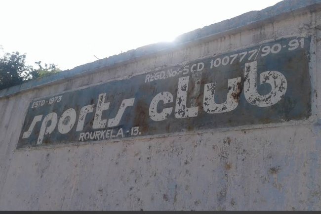 स्पोर्ट्स क्लब पर असामाजिक तत्वों का हमला