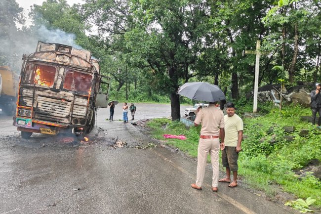 केरिया घाटी में मालवाहक ट्रक में लगी